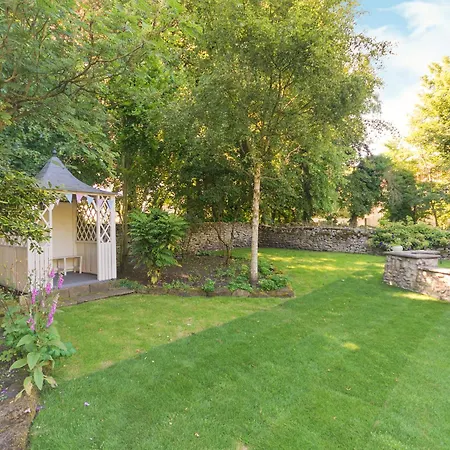 Nyaraló Cherry Laurel *