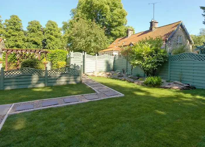 Cherry Laurel Thornton Dale